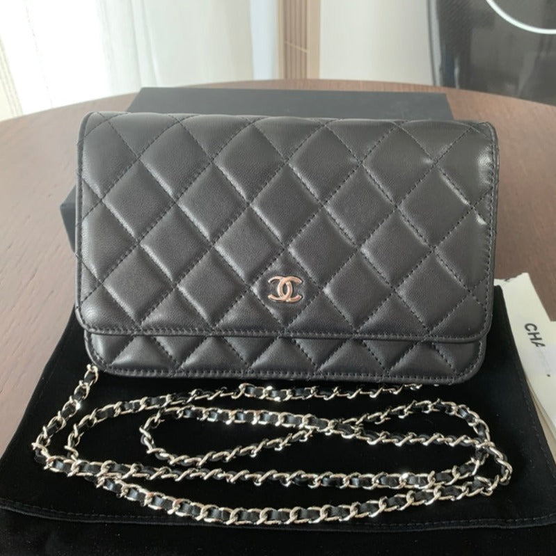 Louis Vuitton handbag black – front view