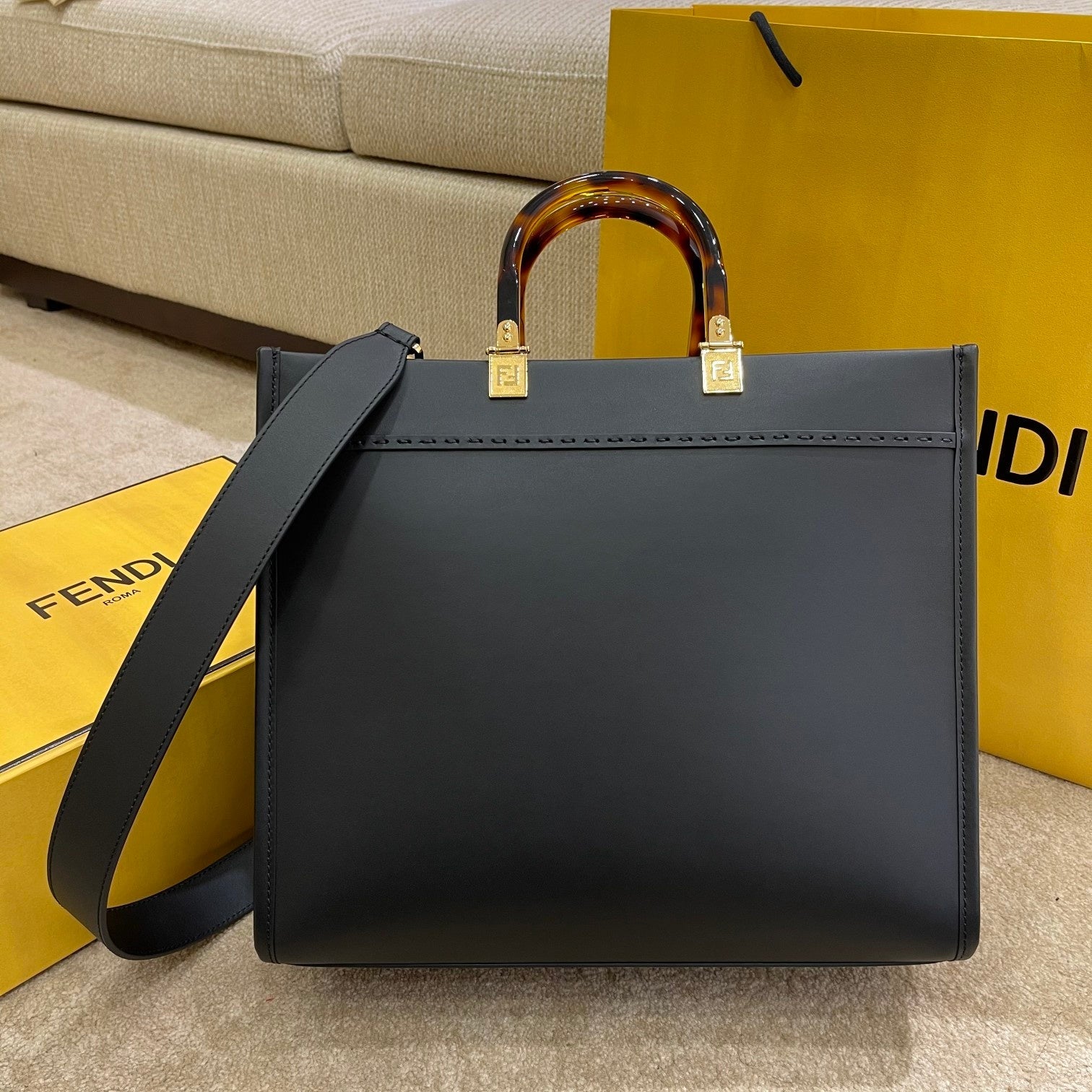 Shine Large 35 TOTE IN Black Calfskin