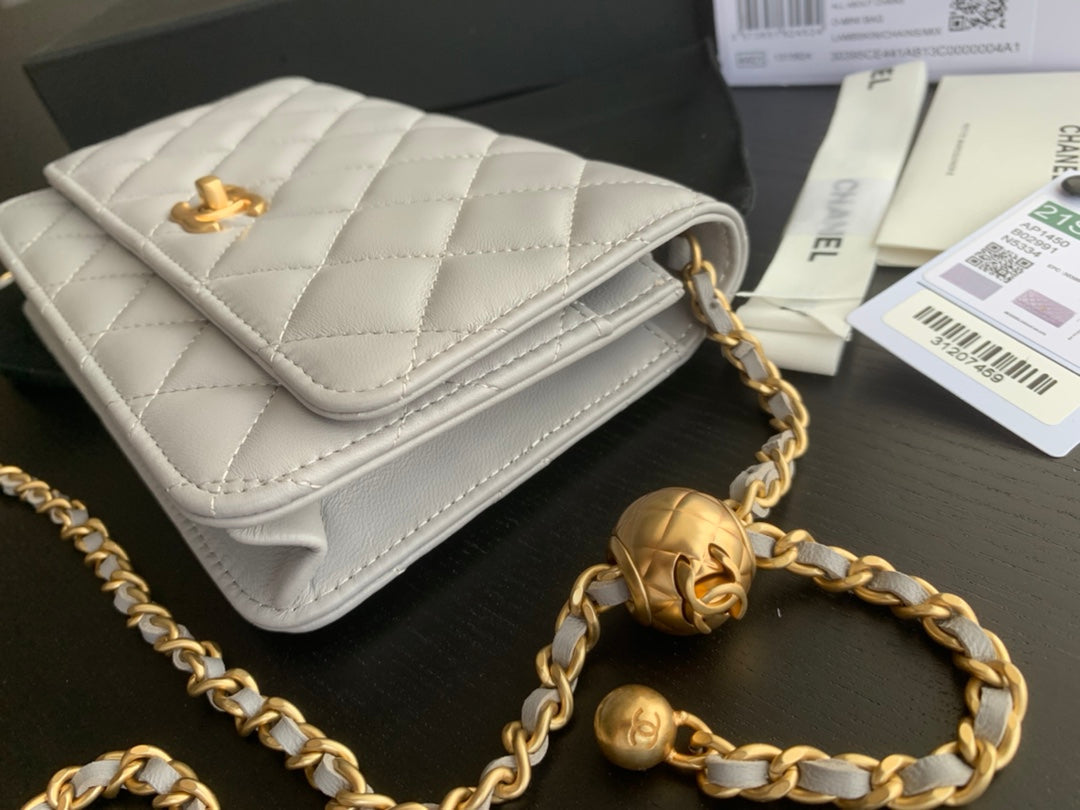 Classic WOC 19CM White Lambskin GOLD Hardware