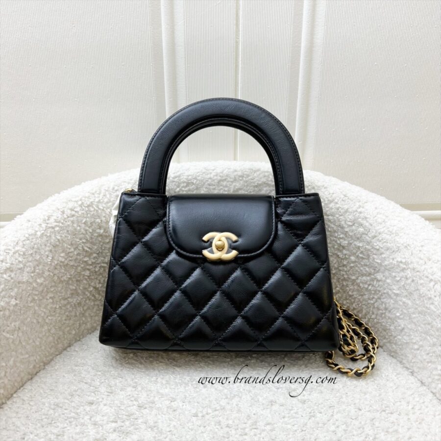 Chanel Kelly black bag – front view