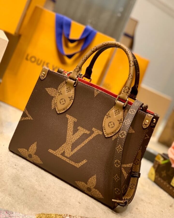 totes OnTheGo Monogram Toron 25cm INSIDE red | Studio Nafay
